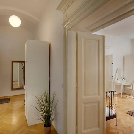 Kaprova - Old Town Apartment